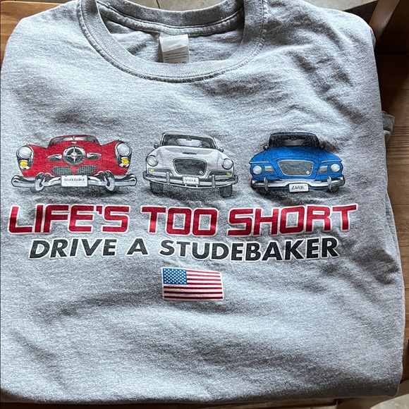 Gildan Gray T-Shirt with Studebaker Car Design - Picture 1 of 3
